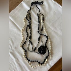 Elegant Black and White Pearl Necklace